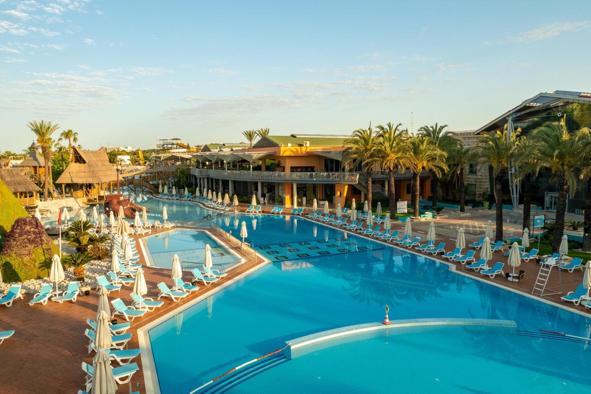 Hotel Aqi Pegasos World Side Exterior foto