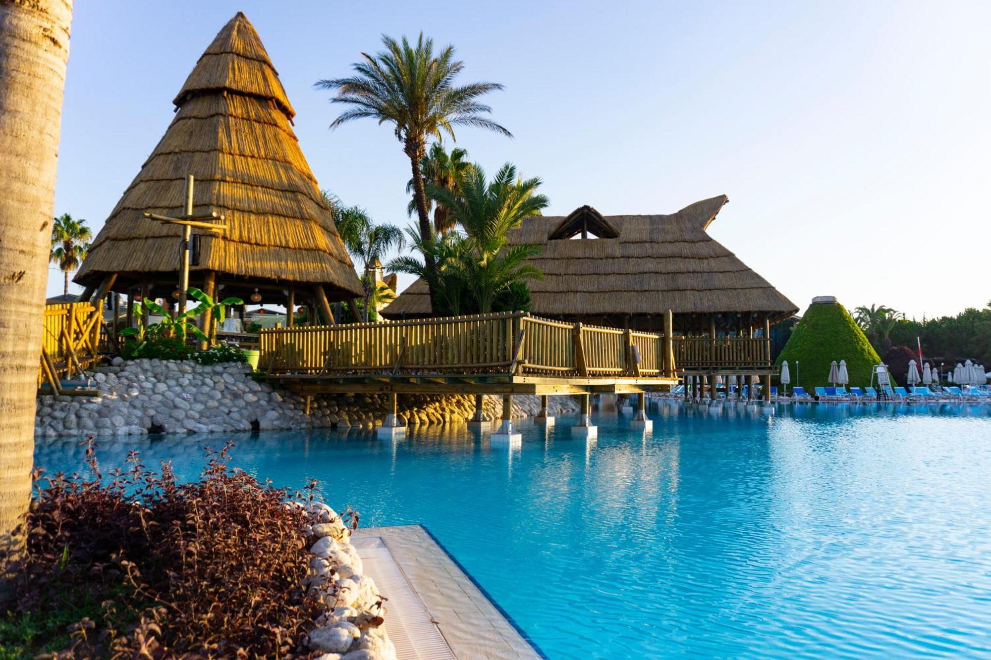 Hotel Aqi Pegasos World Side Exterior foto